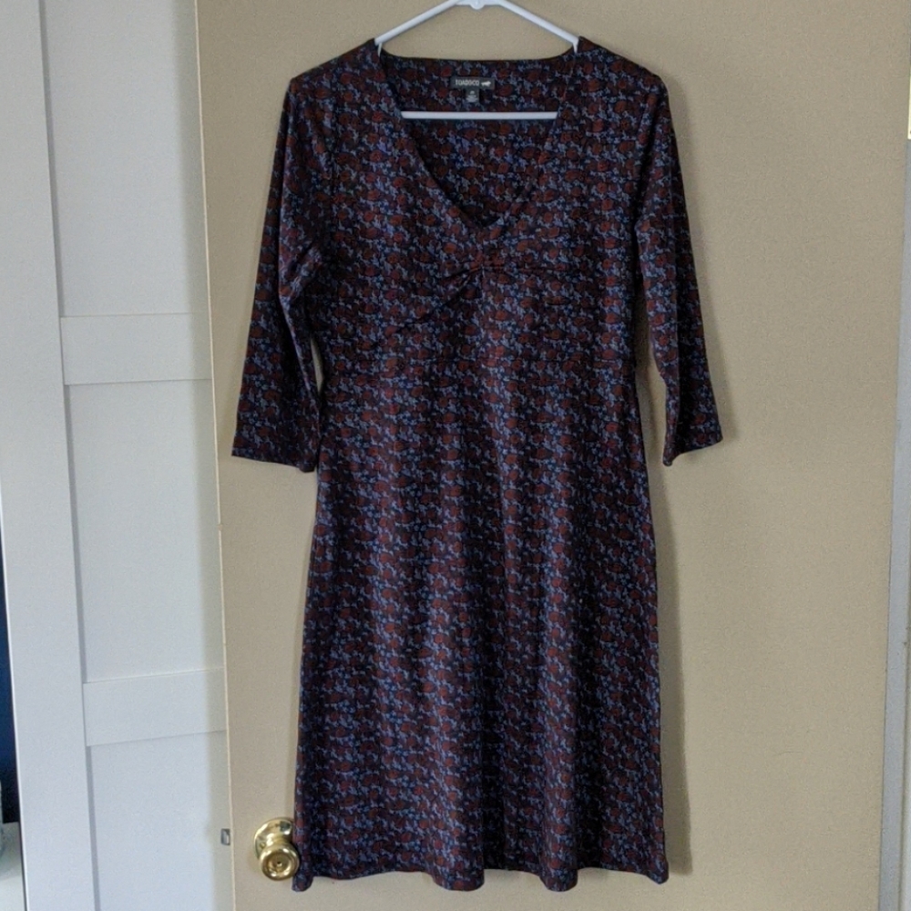 Knit dress, navy with maroon poppy print. Size M